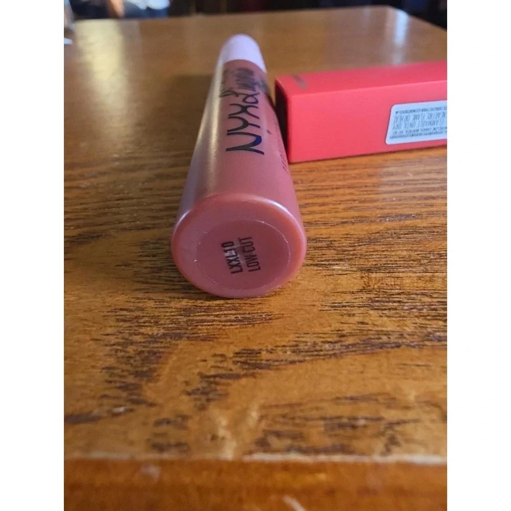 NYX Lip‎ Lingerie XXL Matte Liquid Lipstick Low Cut Warm Brown 10